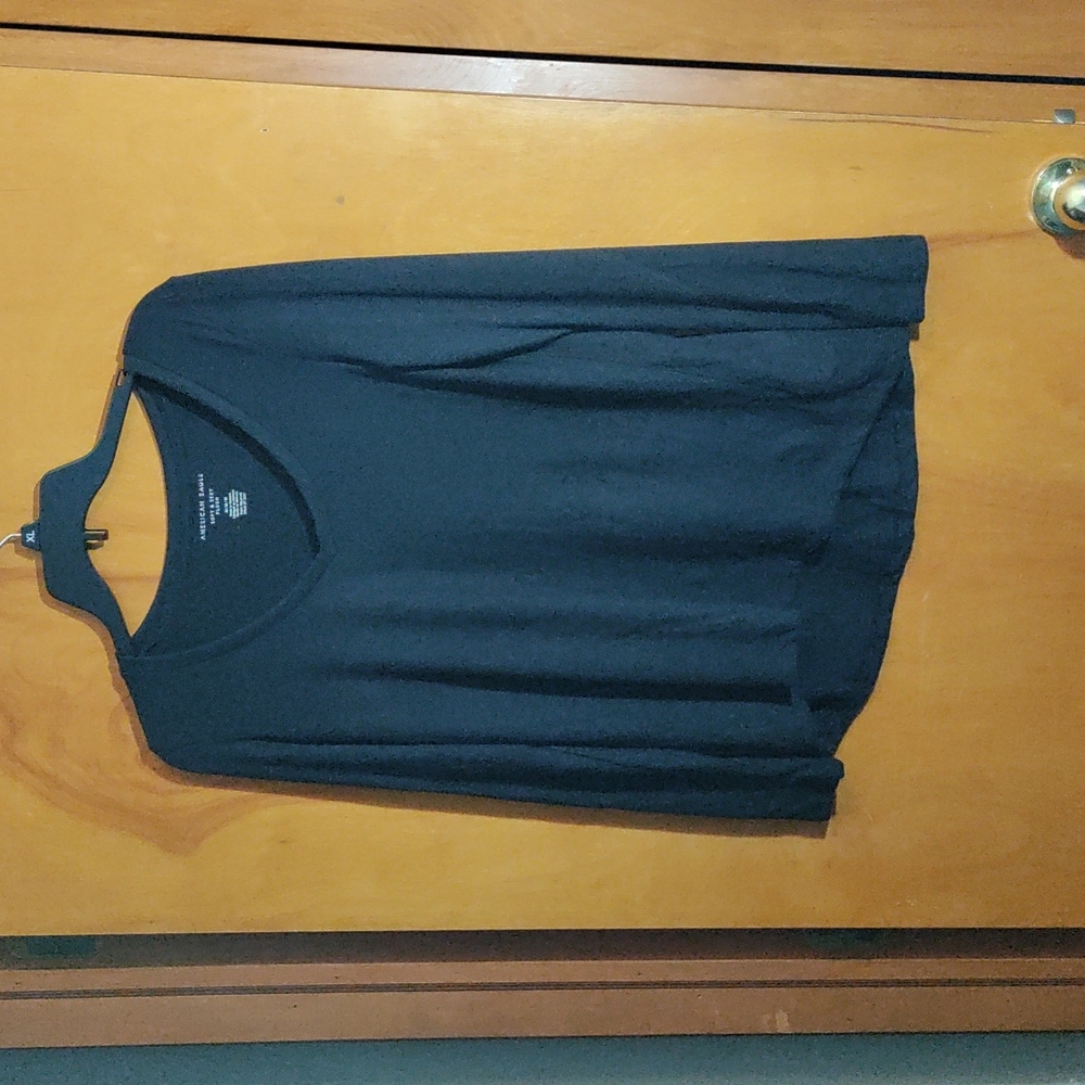 ✨🦅American eagle women's size medium black shirt
